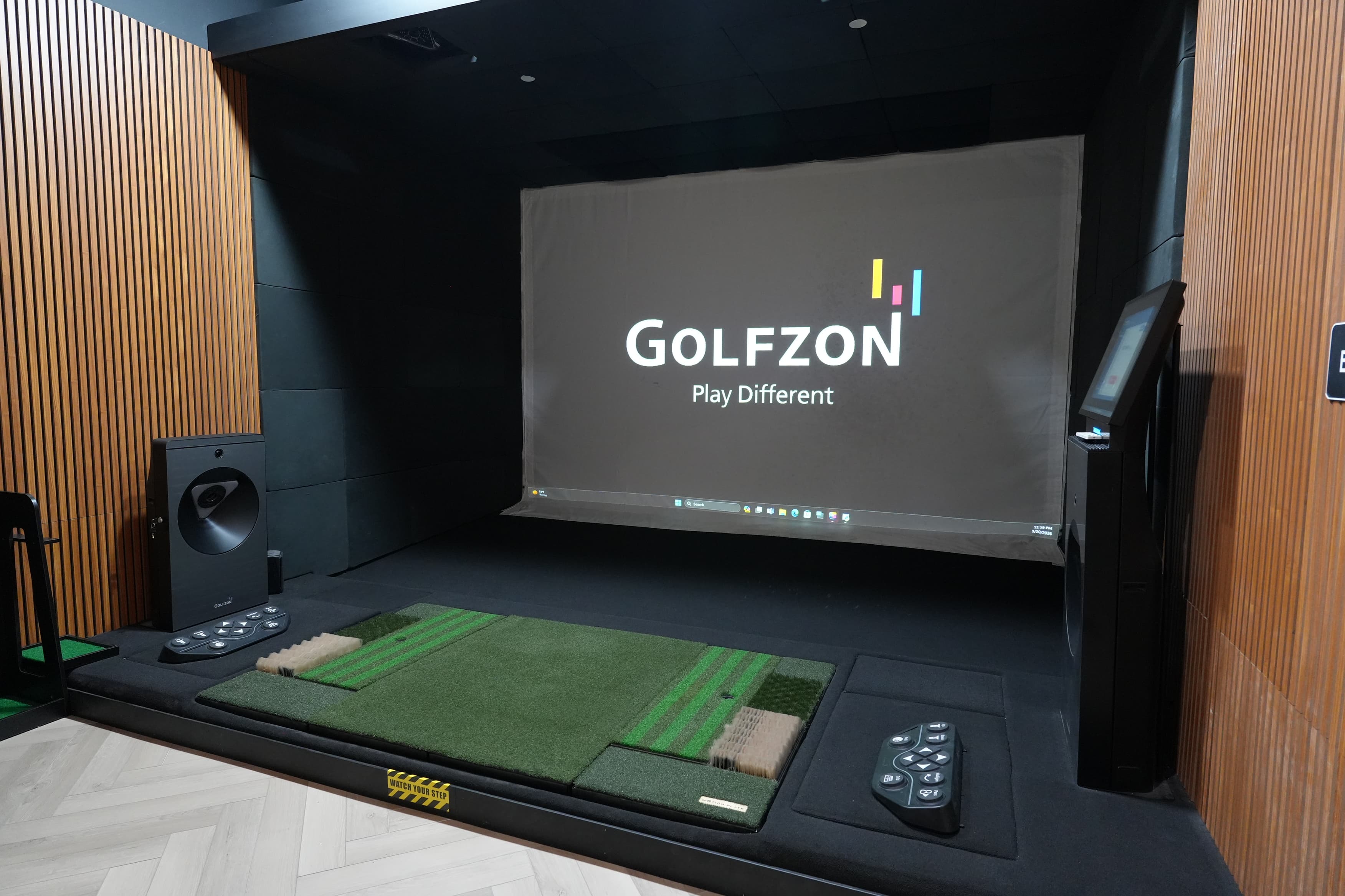 SUPAR Golf simulator room
